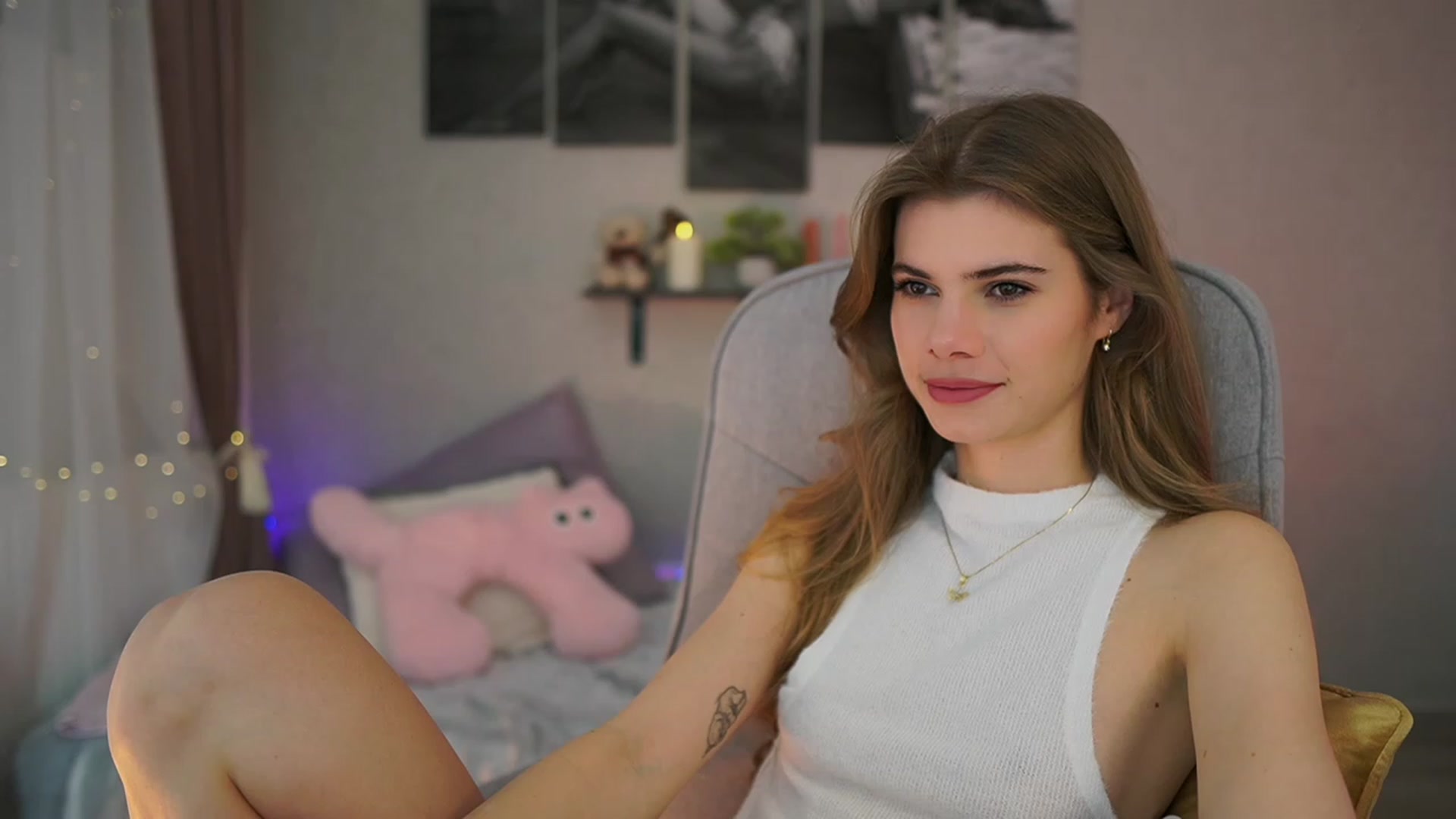 Gallery image thumbnail from RileyReid_18's myfreecams stream on, 01/09/2024, 15:21 image 18 of 20