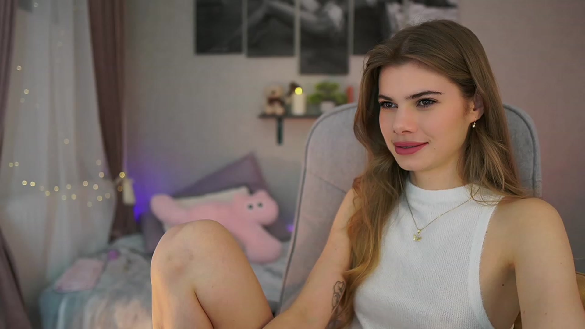 Gallery image thumbnail from RileyReid_18's myfreecams stream on, 01/09/2024, 15:21 image 3 of 20