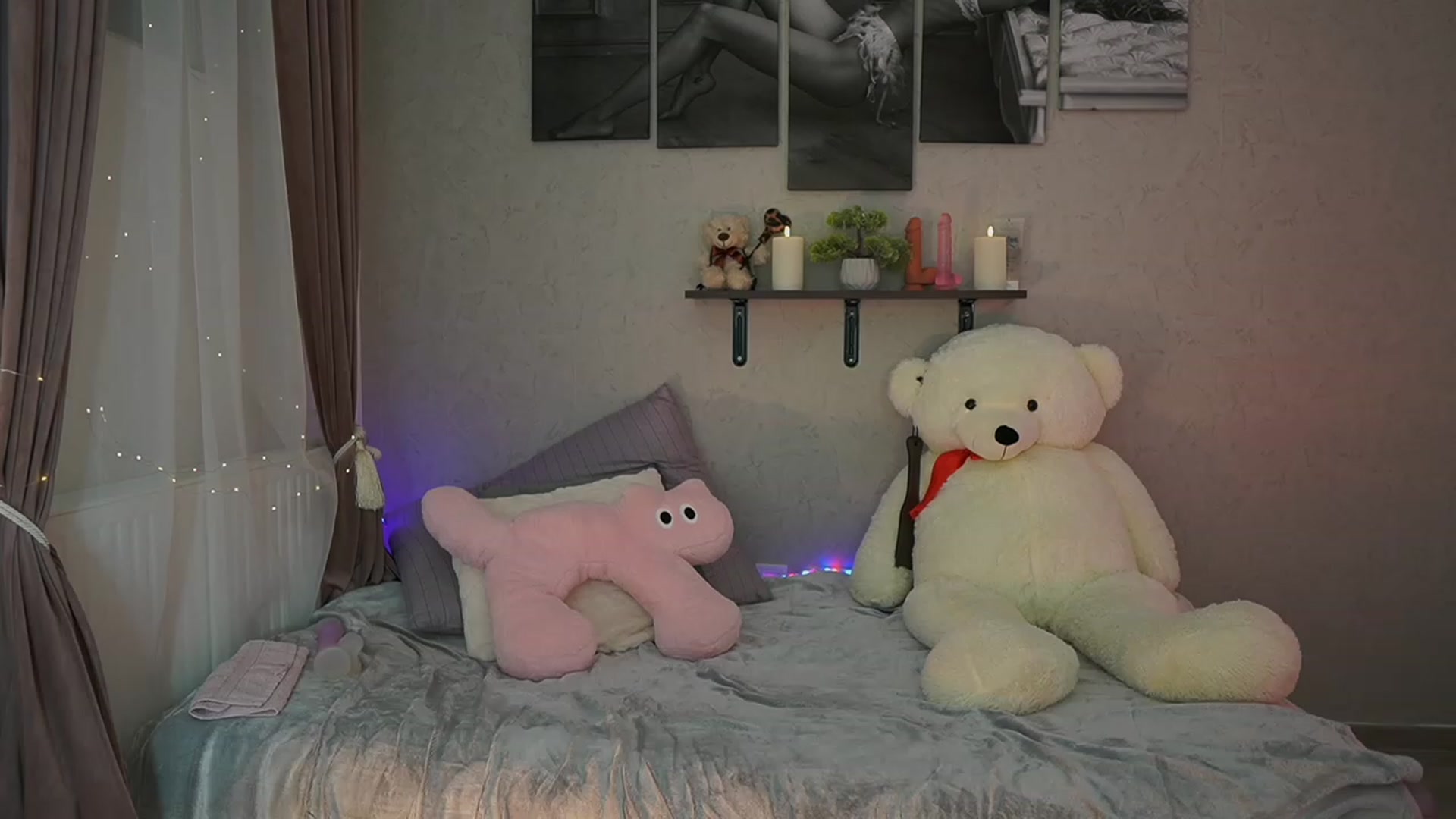 Gallery image thumbnail from RileyReid_18's myfreecams stream on, 01/09/2024, 15:21 image 12 of 20