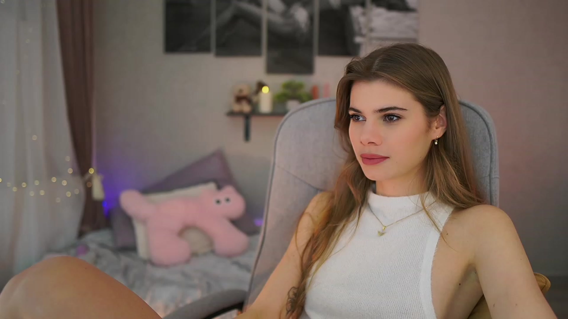 Gallery image thumbnail from RileyReid_18's myfreecams stream on, 01/09/2024, 15:57 image 17 of 20