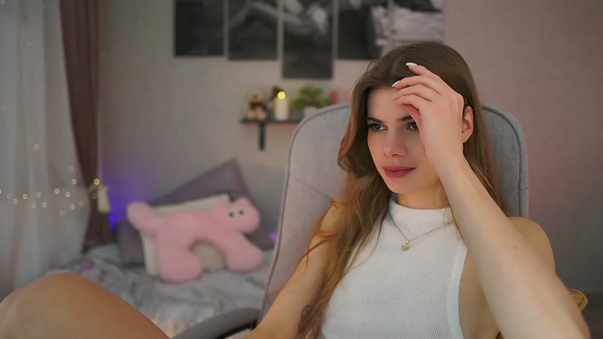 Gallery image thumbnail from RileyReid_18's myfreecams stream on, 01/09/2024, 15:57 image 14 of 20
