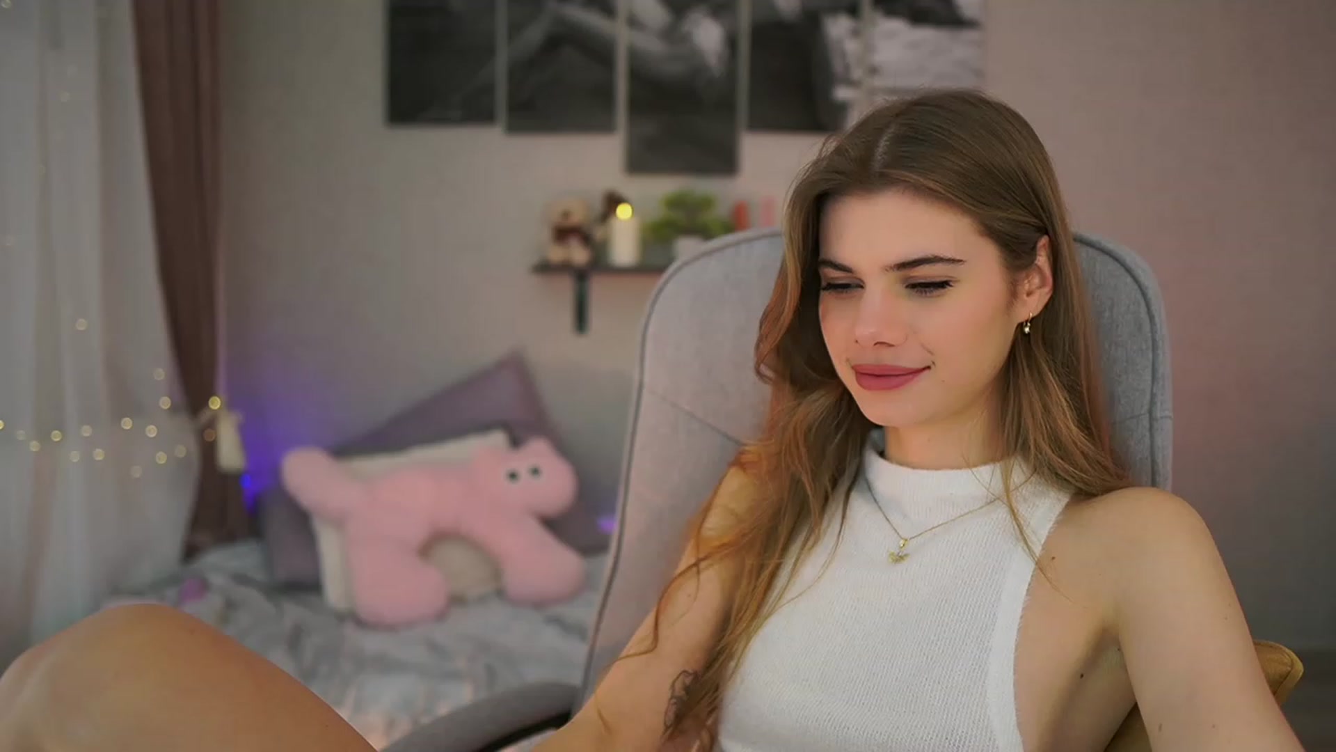 Gallery image thumbnail from RileyReid_18's myfreecams stream on, 01/09/2024, 15:57 image 15 of 20