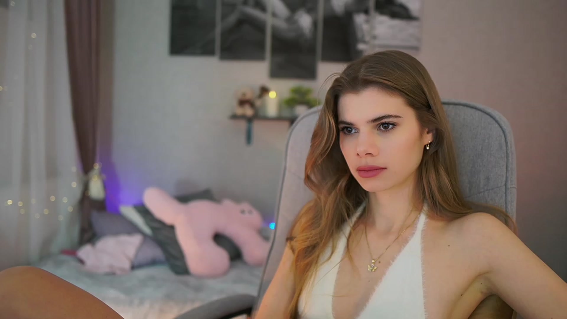 Gallery image thumbnail from RileyReid_18's myfreecams stream on, 01/10/2024, 16:27 image 3 of 20