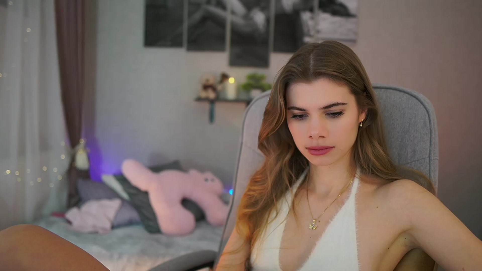 Gallery image thumbnail from RileyReid_18's myfreecams stream on, 01/10/2024, 16:27 image 2 of 20