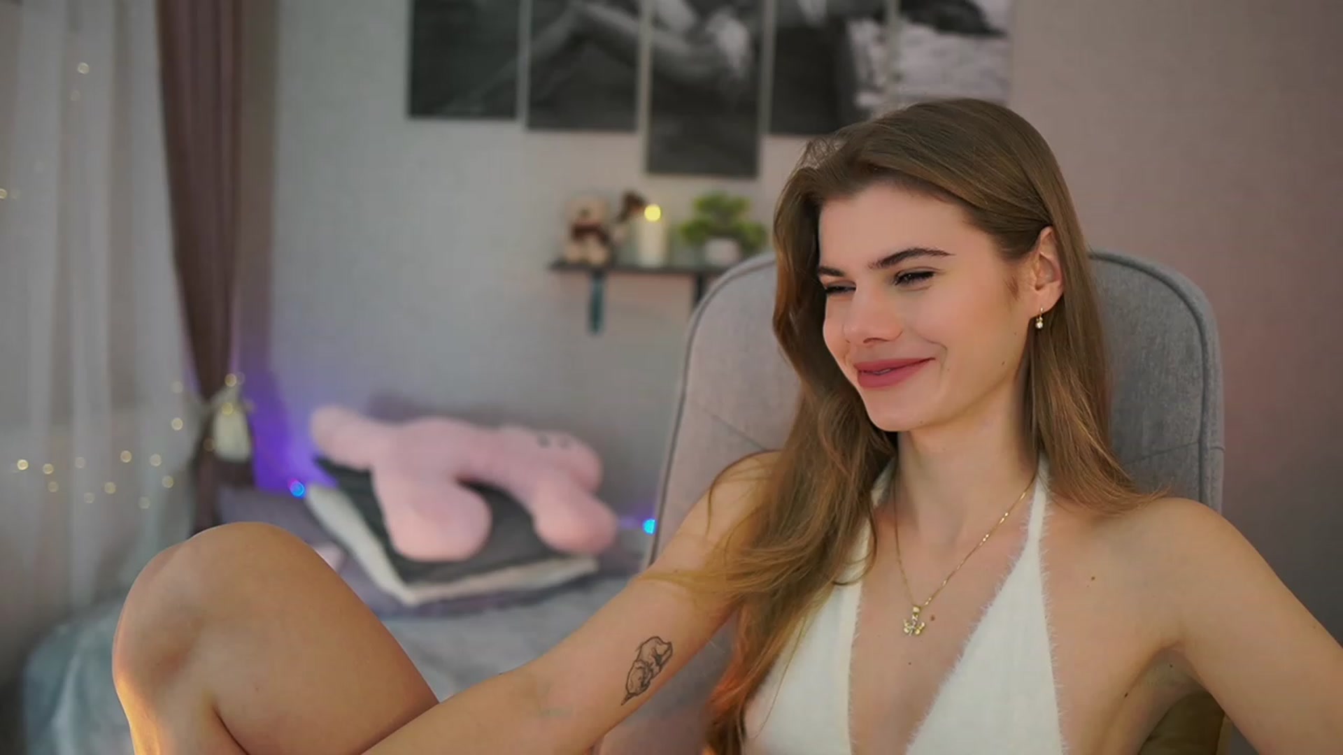 Gallery image thumbnail from RileyReid_18's myfreecams stream on, 01/10/2024, 16:27 image 11 of 20