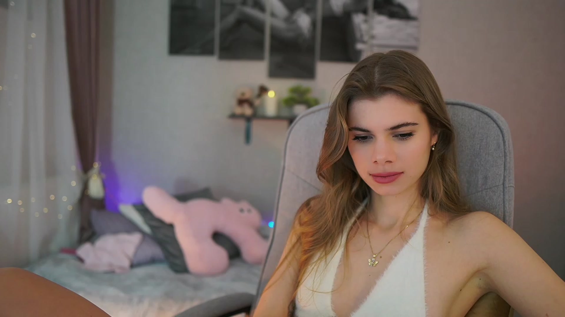 Gallery image thumbnail from RileyReid_18's myfreecams stream on, 01/10/2024, 16:27 image 1 of 20