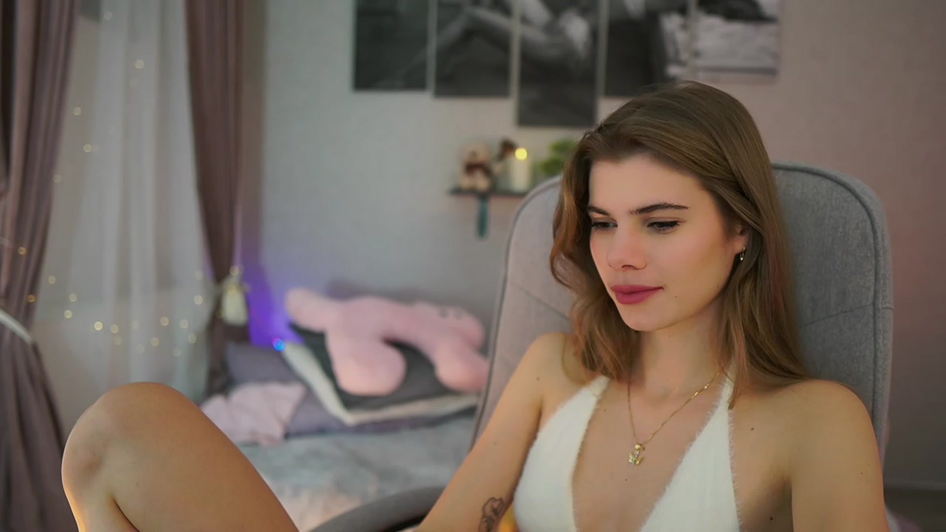 Gallery image thumbnail from RileyReid_18's myfreecams stream on, 01/10/2024, 17:55 image 4 of 20