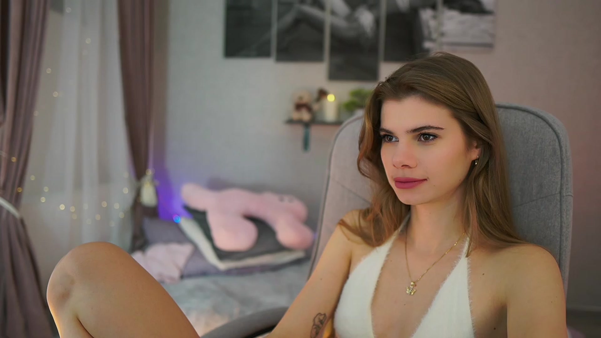 Gallery image thumbnail from RileyReid_18's myfreecams stream on, 01/10/2024, 17:55 image 1 of 20