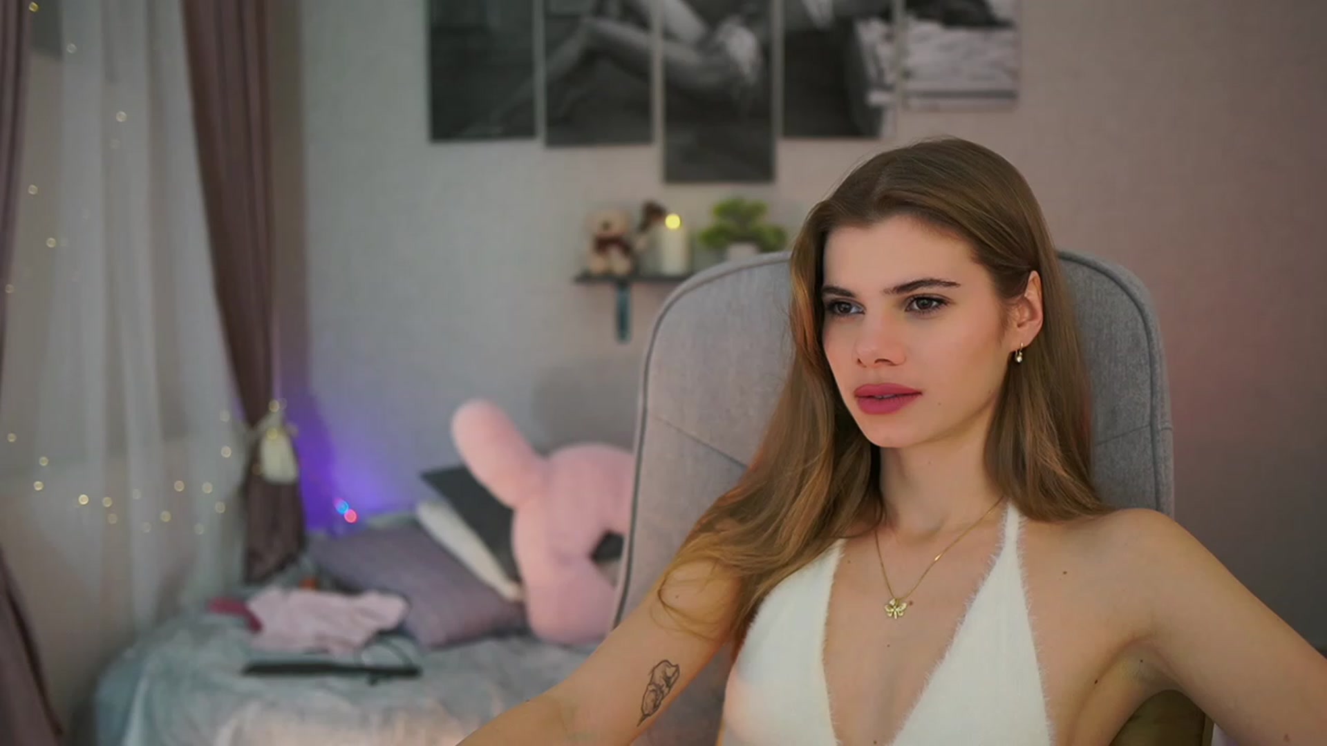 Gallery image thumbnail from RileyReid_18's myfreecams stream on, 01/10/2024, 18:54 image 15 of 20