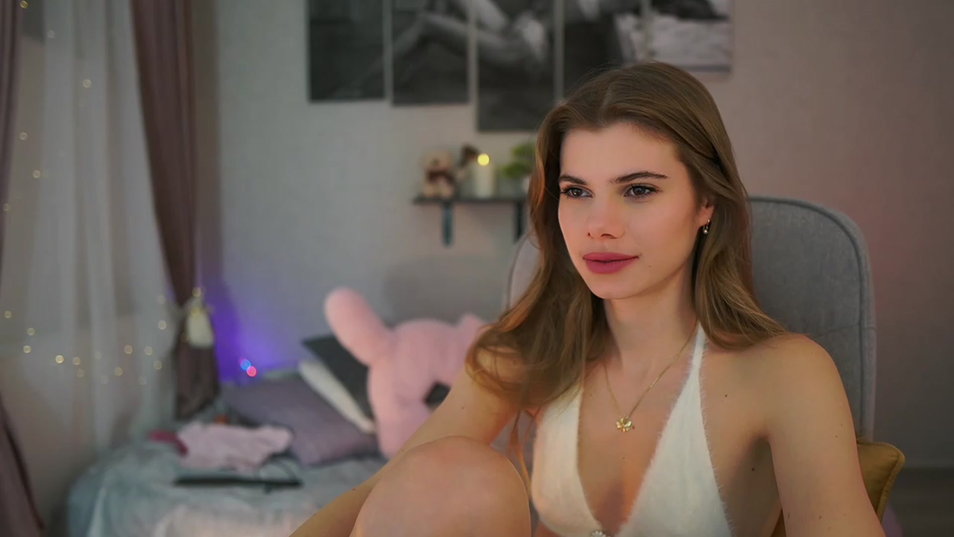 Gallery image thumbnail from RileyReid_18's myfreecams stream on, 01/10/2024, 18:54 image 10 of 20