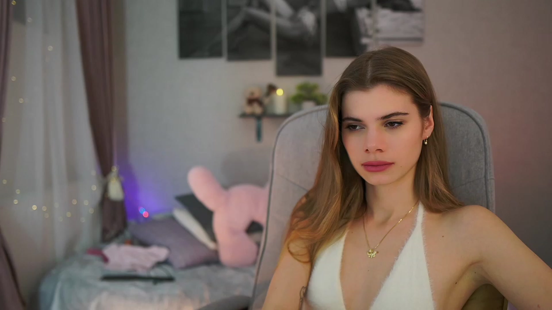 Gallery image thumbnail from RileyReid_18's myfreecams stream on, 01/10/2024, 18:54 image 13 of 20