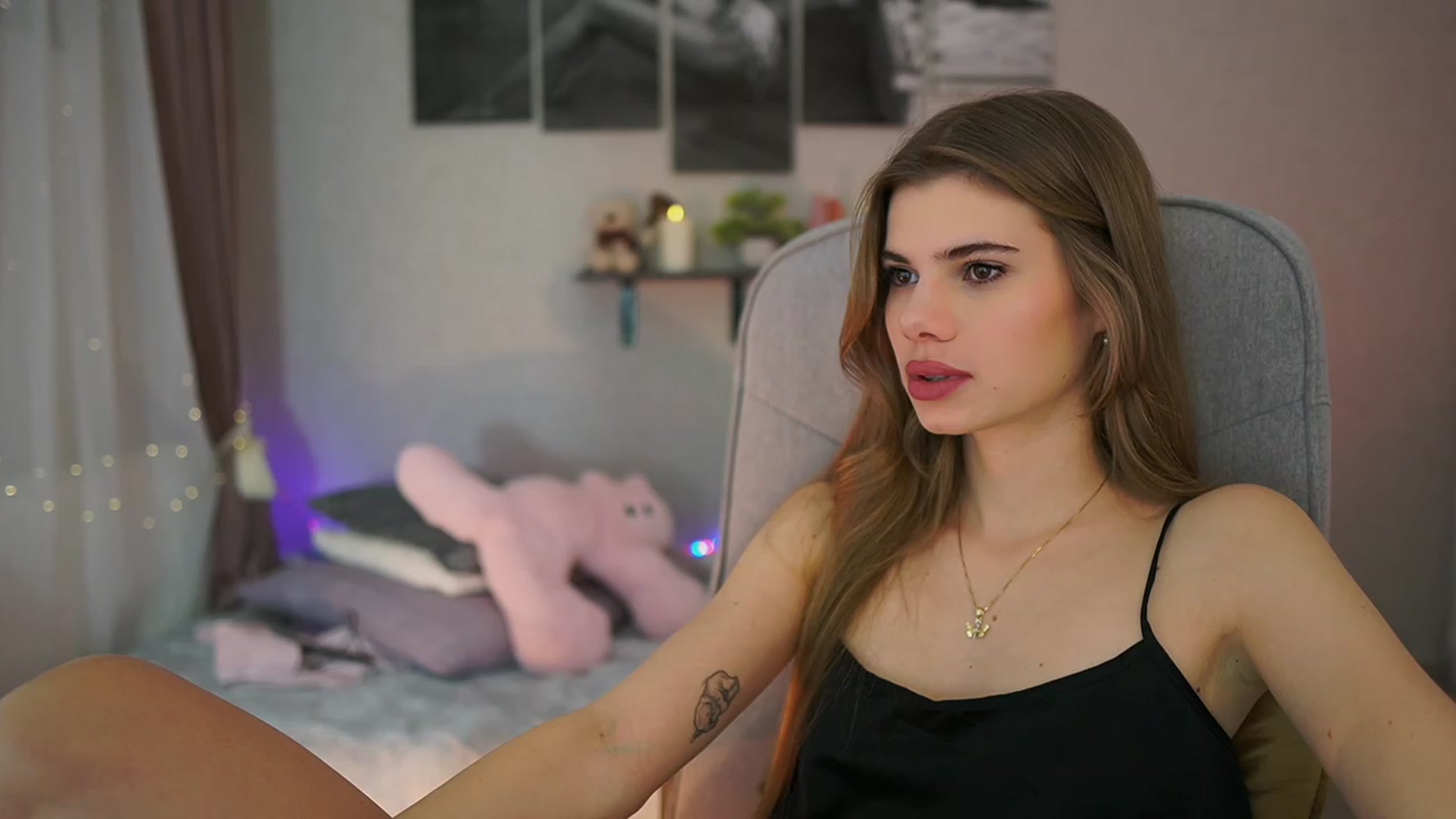 Gallery image thumbnail from RileyReid_18's myfreecams stream on, 01/12/2024, 15:44 image 2 of 20