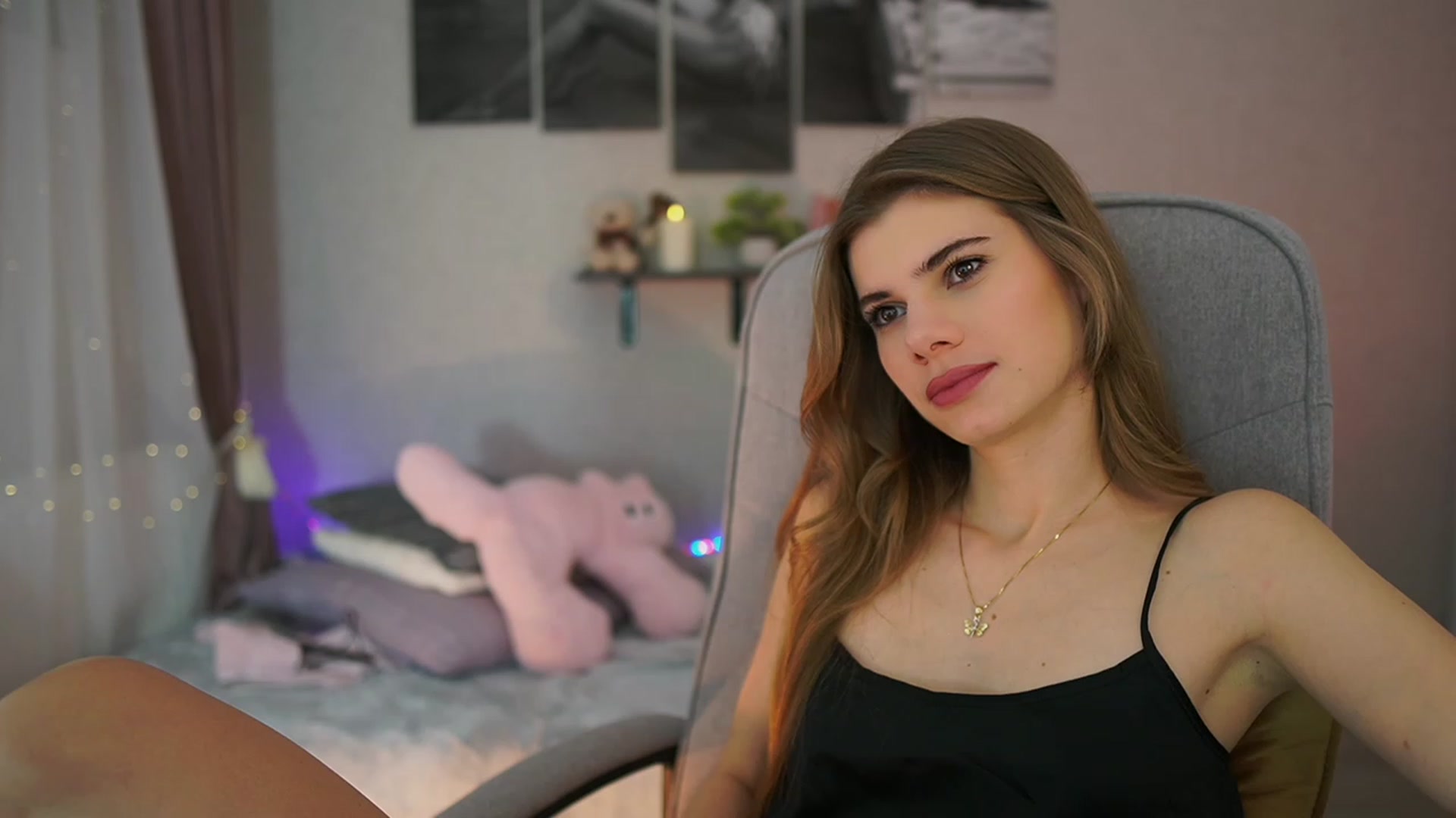 Gallery image thumbnail from RileyReid_18's myfreecams stream on, 01/12/2024, 15:44 image 4 of 20