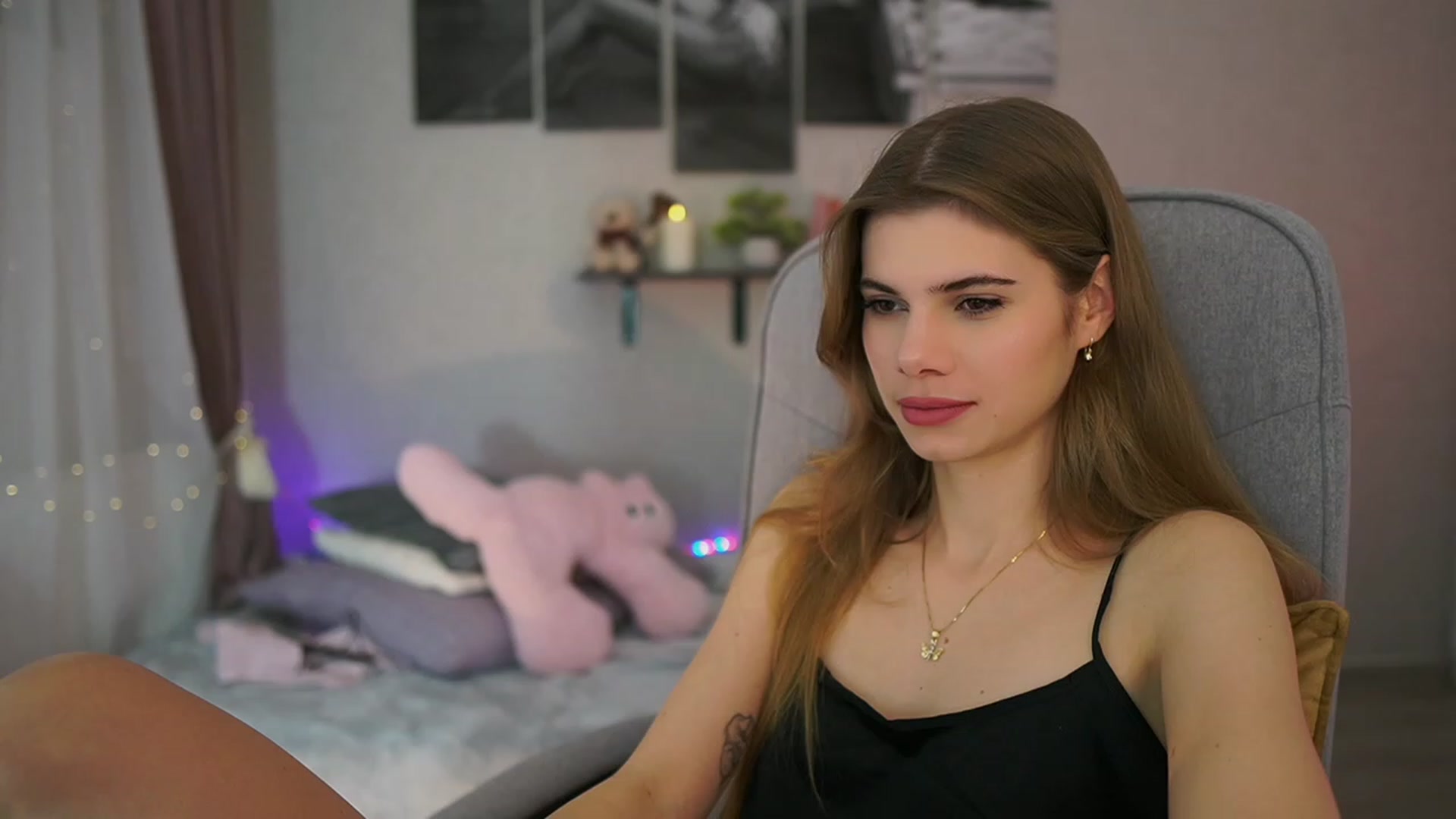 Gallery image thumbnail from RileyReid_18's myfreecams stream on, 01/12/2024, 16:41 image 6 of 20