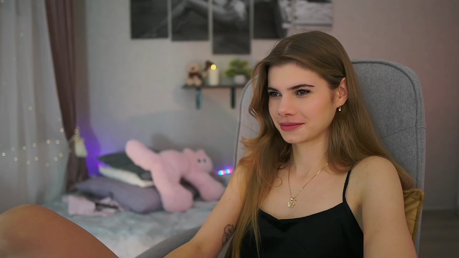 Gallery image thumbnail from RileyReid_18's myfreecams stream on, 01/12/2024, 16:41 image 5 of 20