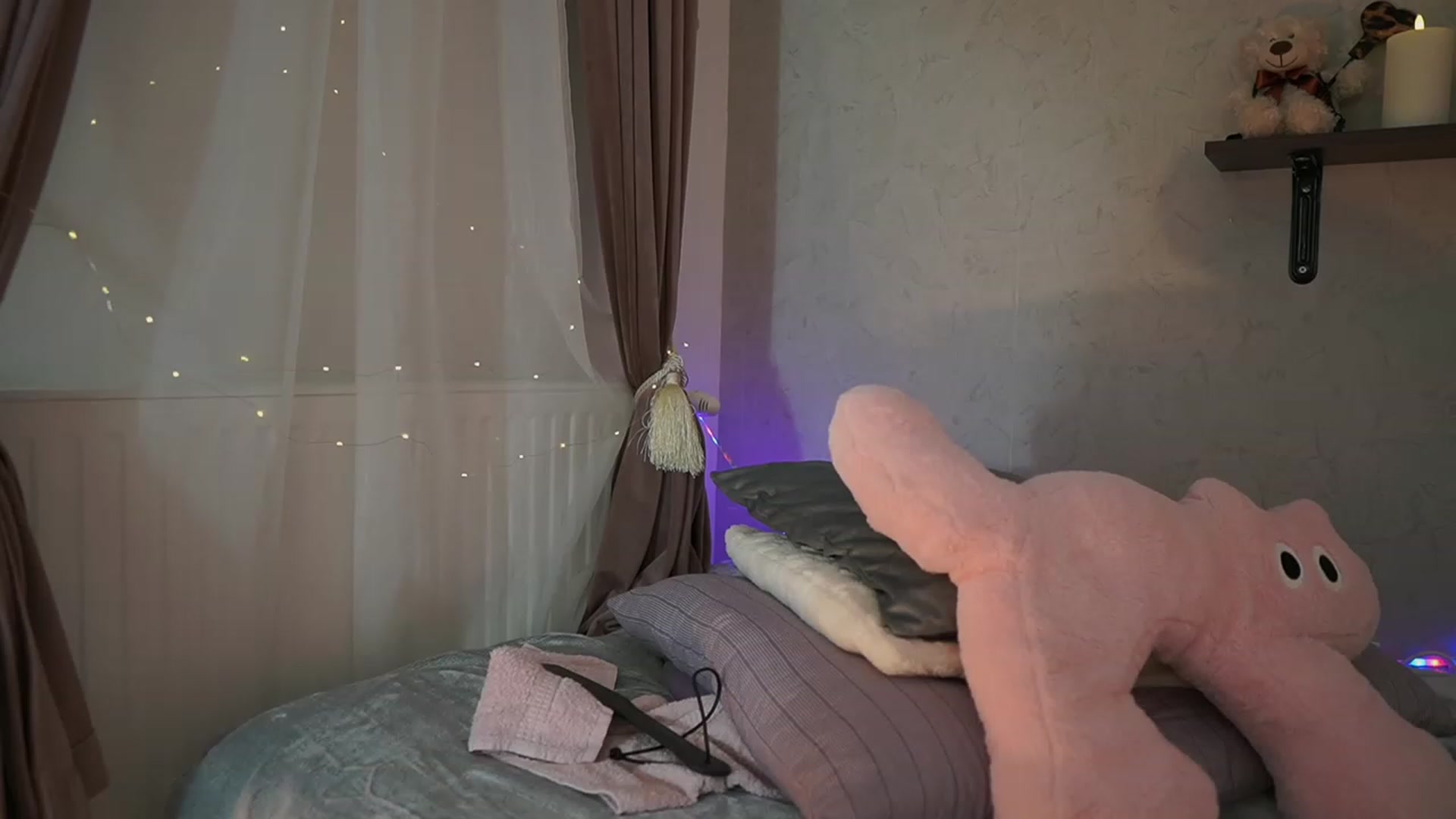 Gallery image thumbnail from RileyReid_18's myfreecams stream on, 01/12/2024, 16:41 image 13 of 20