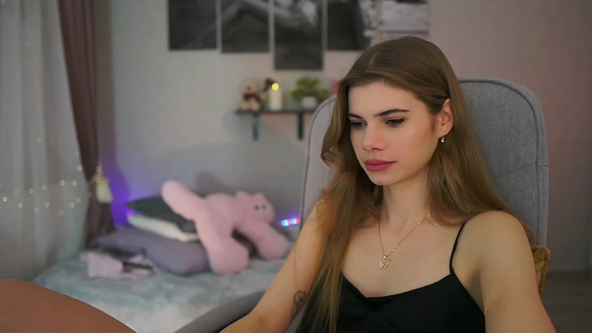 Gallery image thumbnail from RileyReid_18's myfreecams stream on, 01/12/2024, 16:41 image 4 of 20