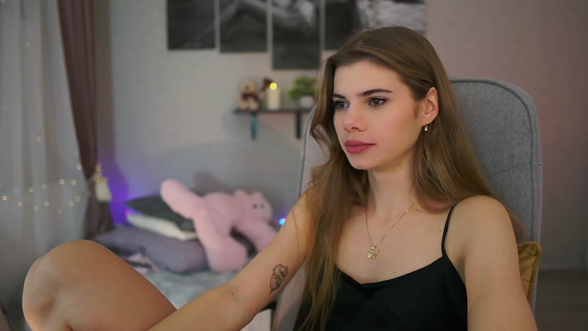 Gallery image thumbnail from RileyReid_18's myfreecams stream on, 01/12/2024, 16:41 image 3 of 20