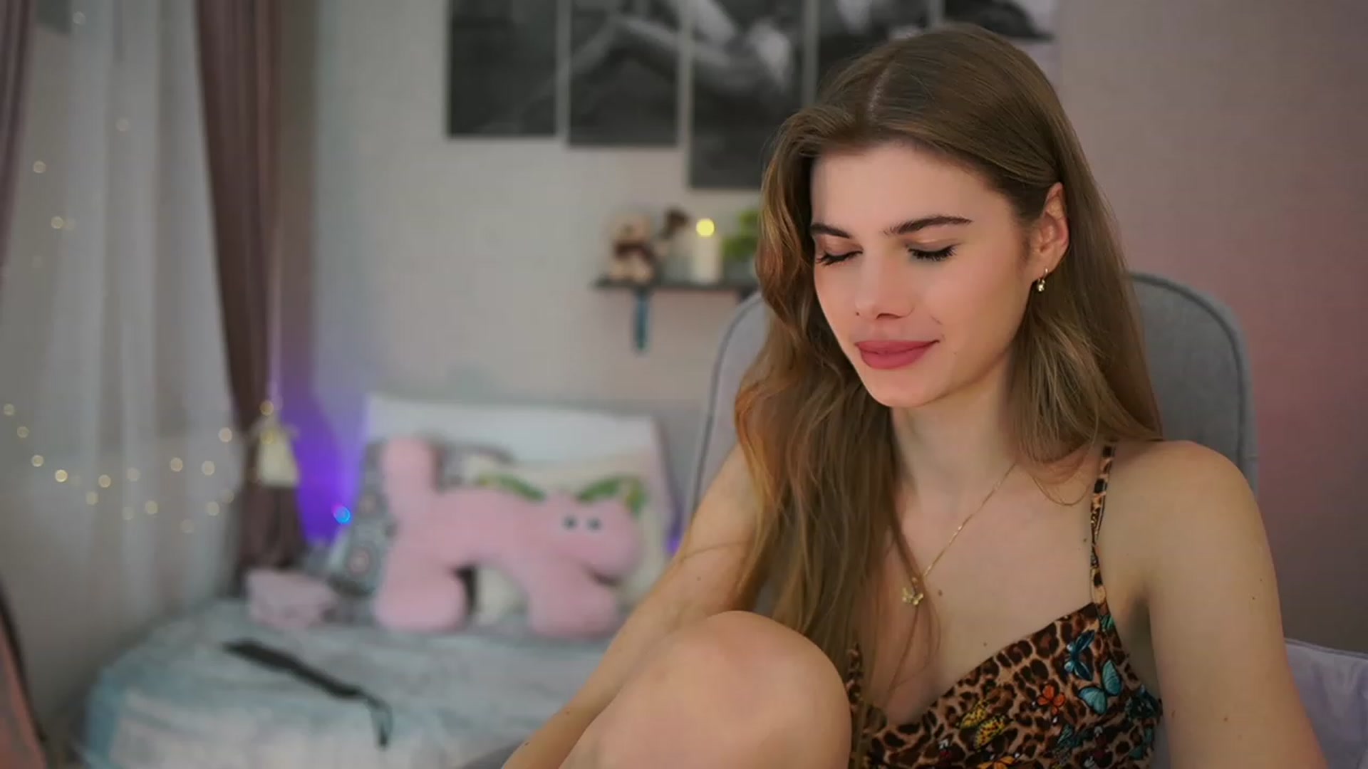 Gallery image thumbnail from RileyReid_18's myfreecams stream on, 01/13/2024, 14:54 image 15 of 20