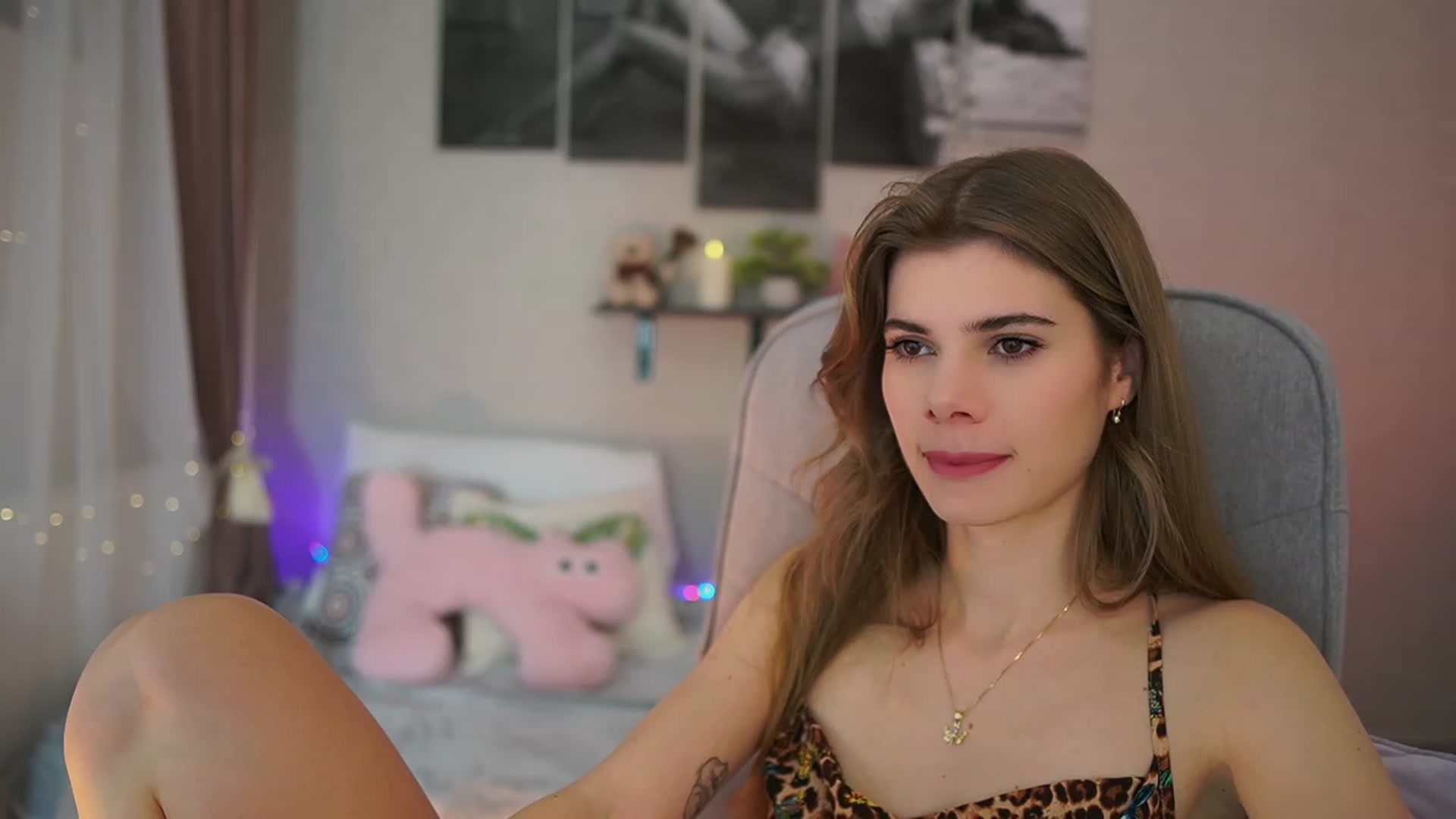 Gallery image thumbnail from RileyReid_18's myfreecams stream on, 01/13/2024, 14:54 image 3 of 20