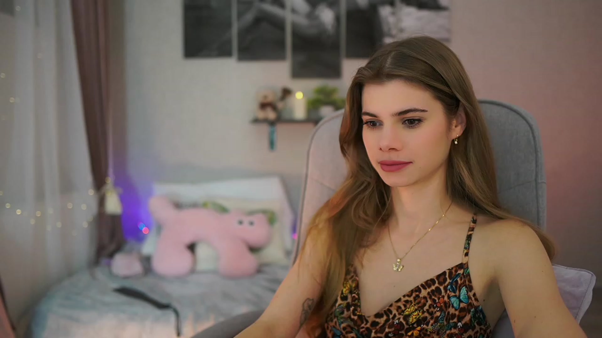 Gallery image thumbnail from RileyReid_18's myfreecams stream on, 01/13/2024, 17:51 image 3 of 20