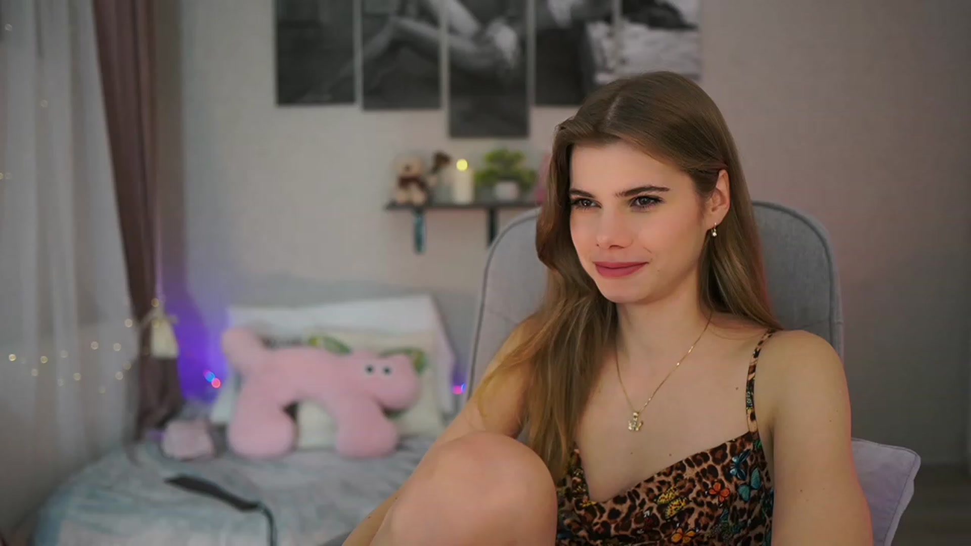 Gallery image thumbnail from RileyReid_18's myfreecams stream on, 01/13/2024, 17:51 image 15 of 20