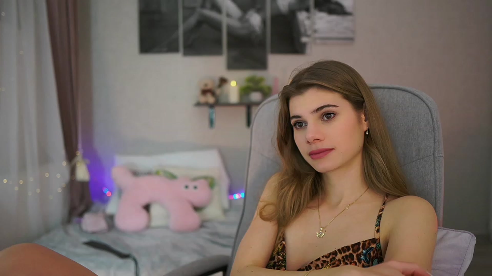 Gallery image thumbnail from RileyReid_18's myfreecams stream on, 01/13/2024, 17:51 image 11 of 20