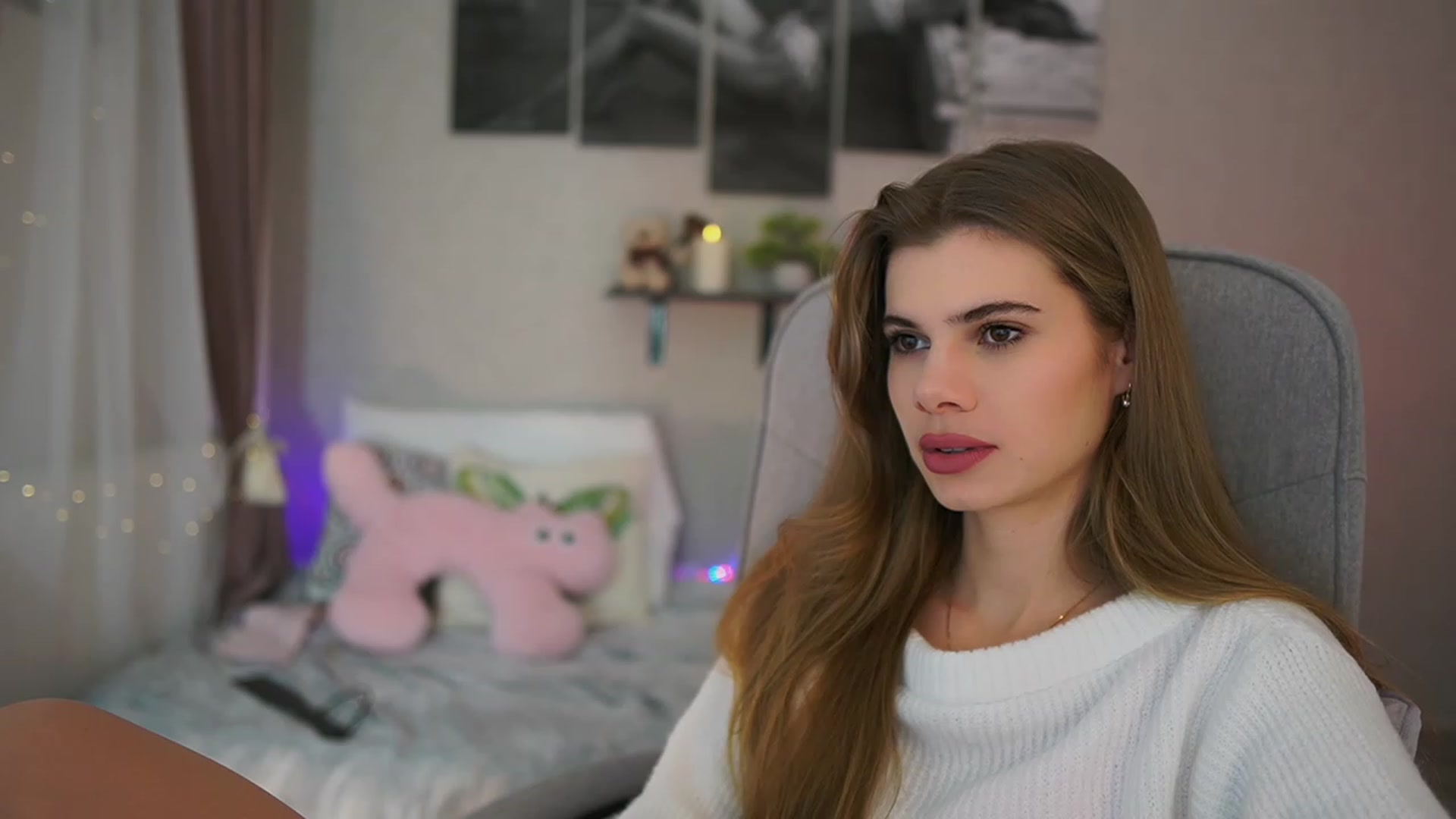 Gallery image thumbnail from RileyReid_18's myfreecams stream on, 01/14/2024, 22:32 image 5 of 20