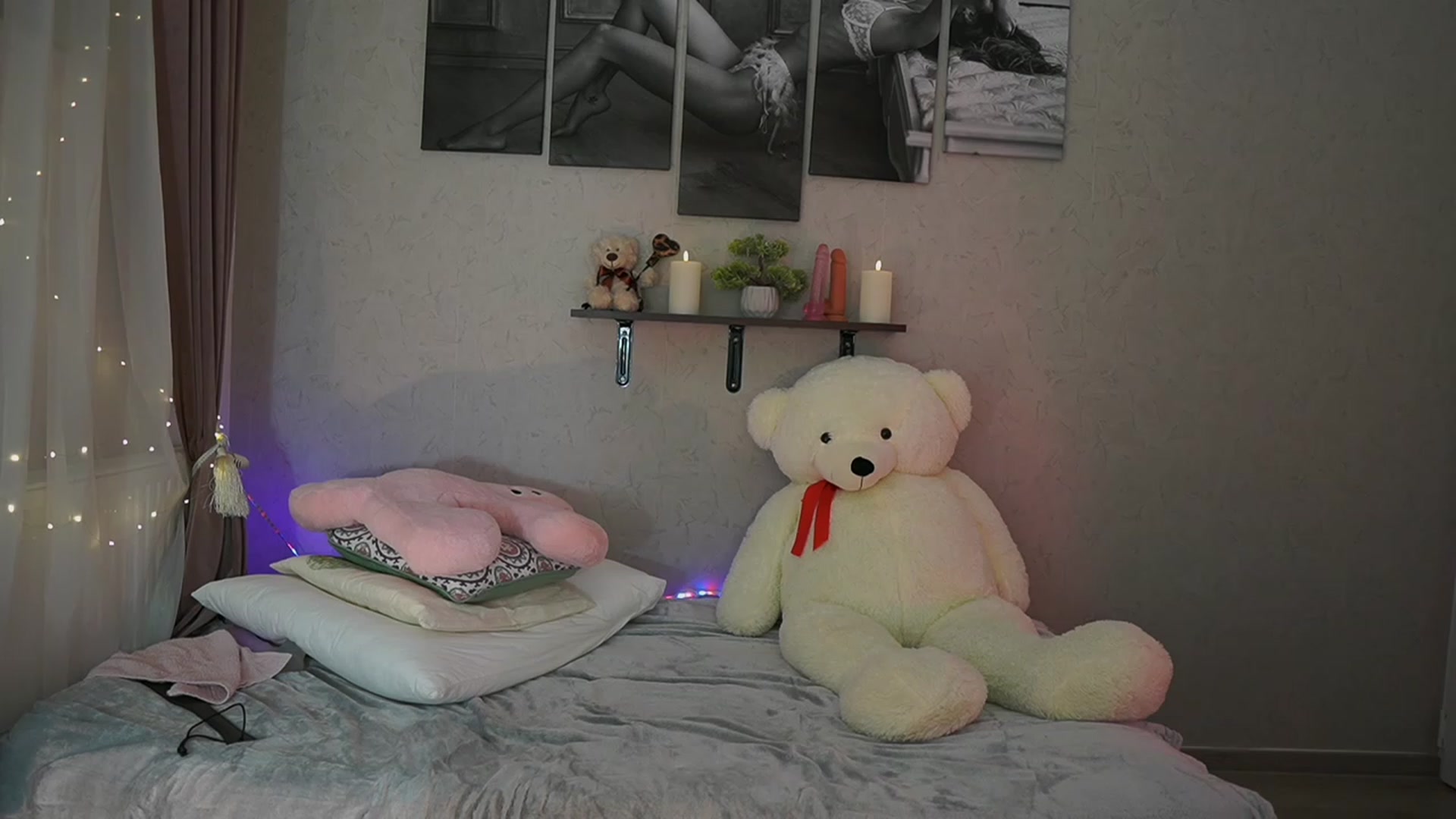 Gallery image thumbnail from RileyReid_18's myfreecams stream on, 01/17/2024, 16:25 image 14 of 20