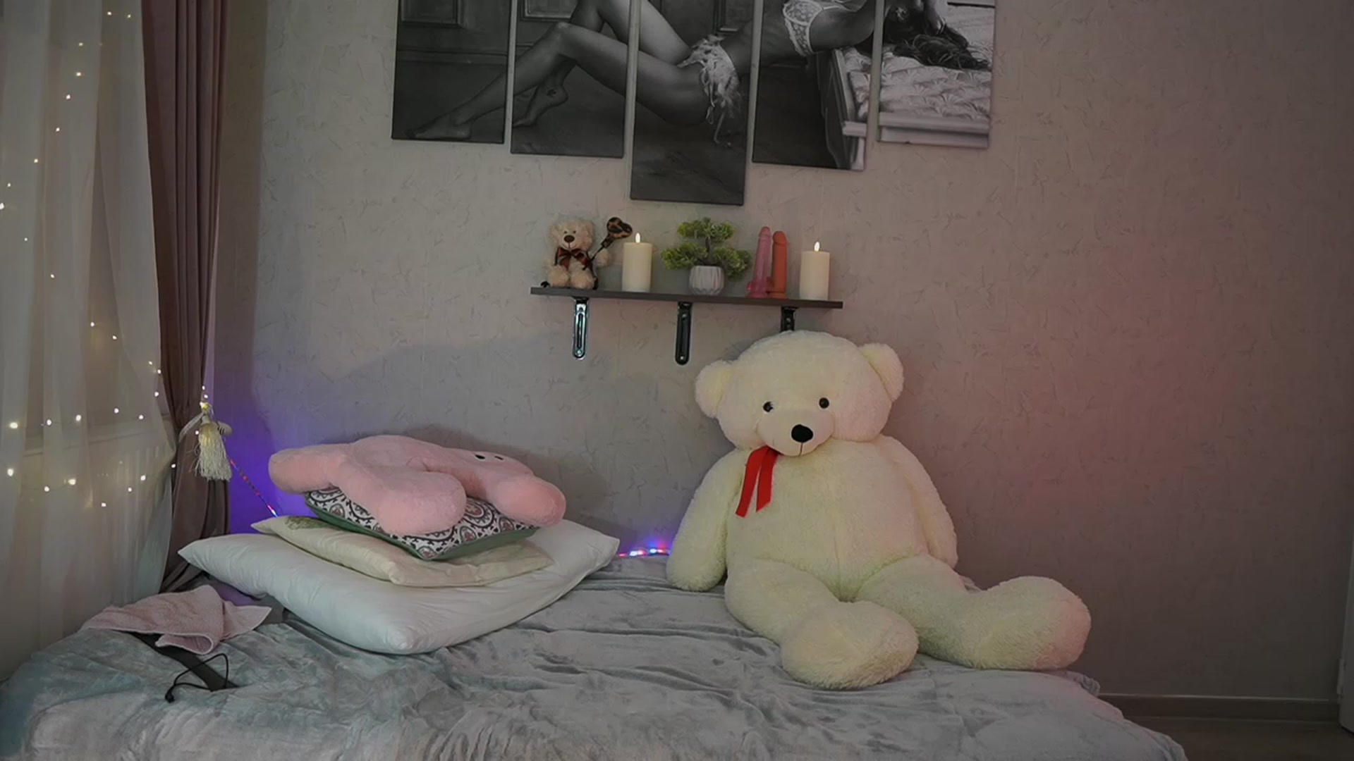 Gallery image thumbnail from RileyReid_18's myfreecams stream on, 01/17/2024, 16:25 image 13 of 20
