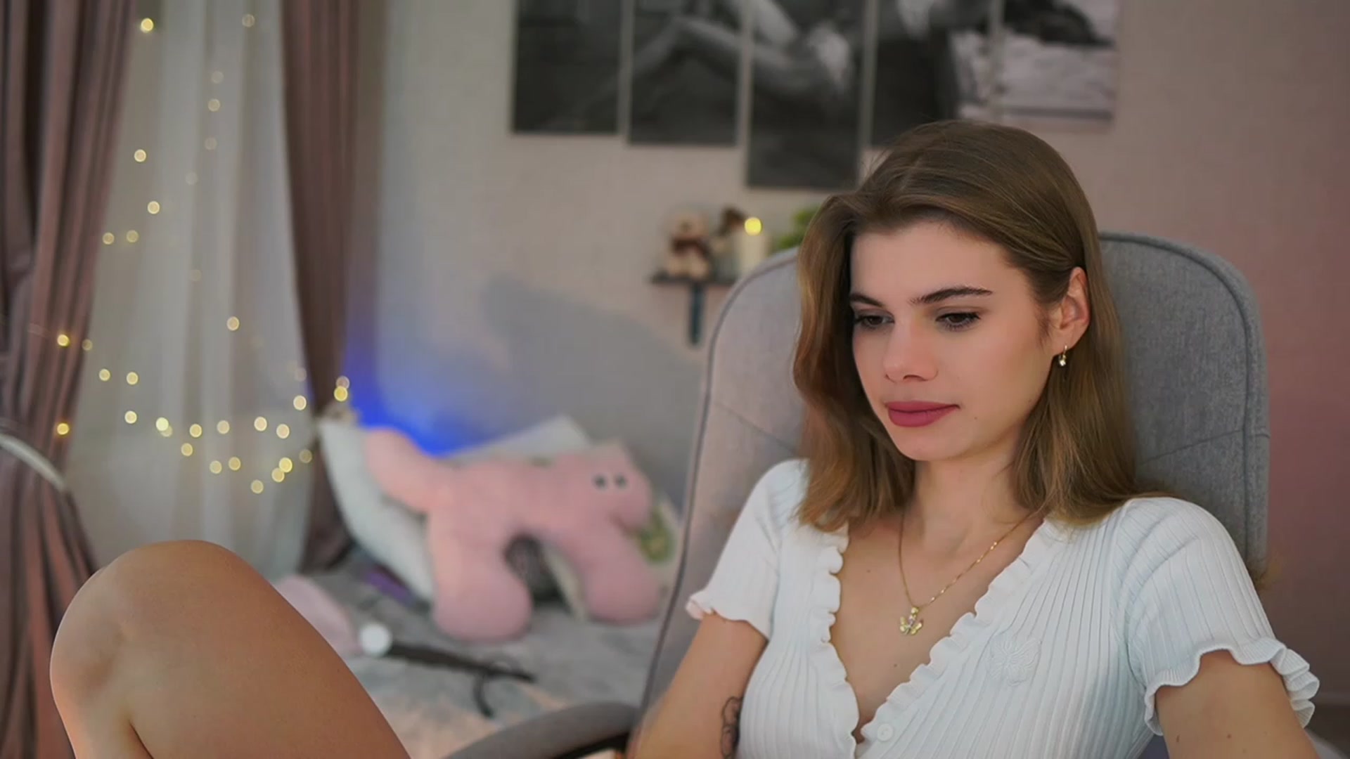 Gallery image thumbnail from RileyReid_18's myfreecams stream on, 01/18/2024, 17:57 image 5 of 20
