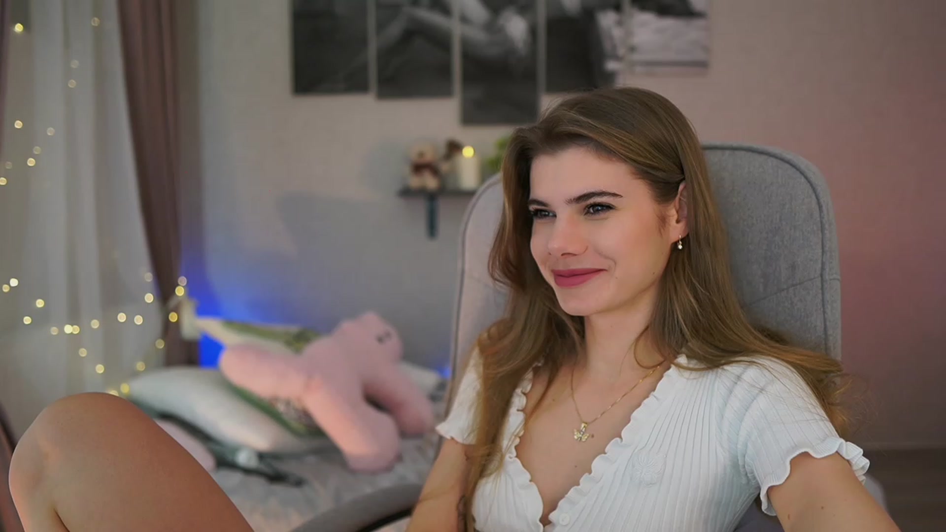 Gallery image thumbnail from RileyReid_18's myfreecams stream on, 01/18/2024, 17:57 image 18 of 20