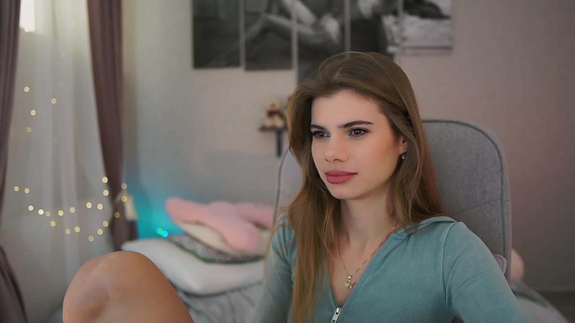Gallery image thumbnail from RileyReid_18's myfreecams stream on, 01/20/2024, 22:51 image 14 of 20