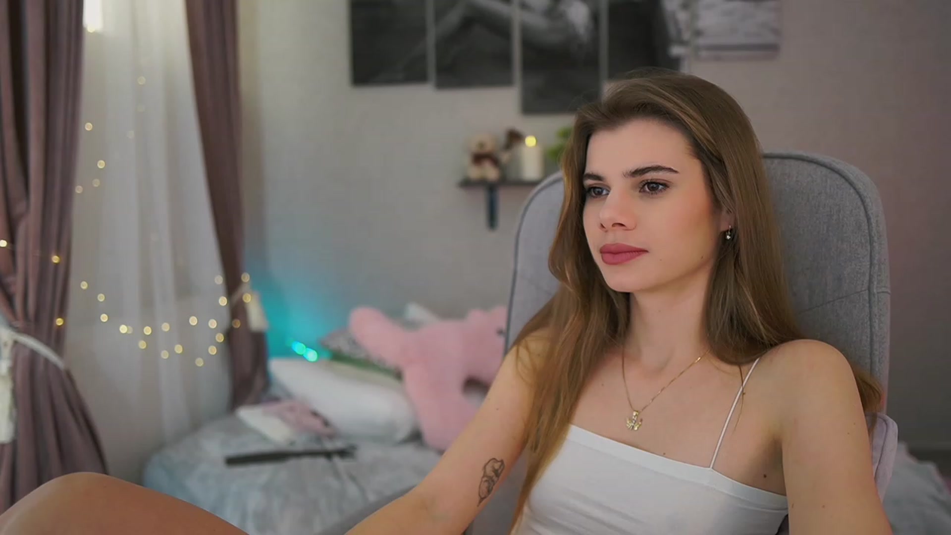 Gallery image thumbnail from RileyReid_18's myfreecams stream on, 01/21/2024, 17:23 image 5 of 20