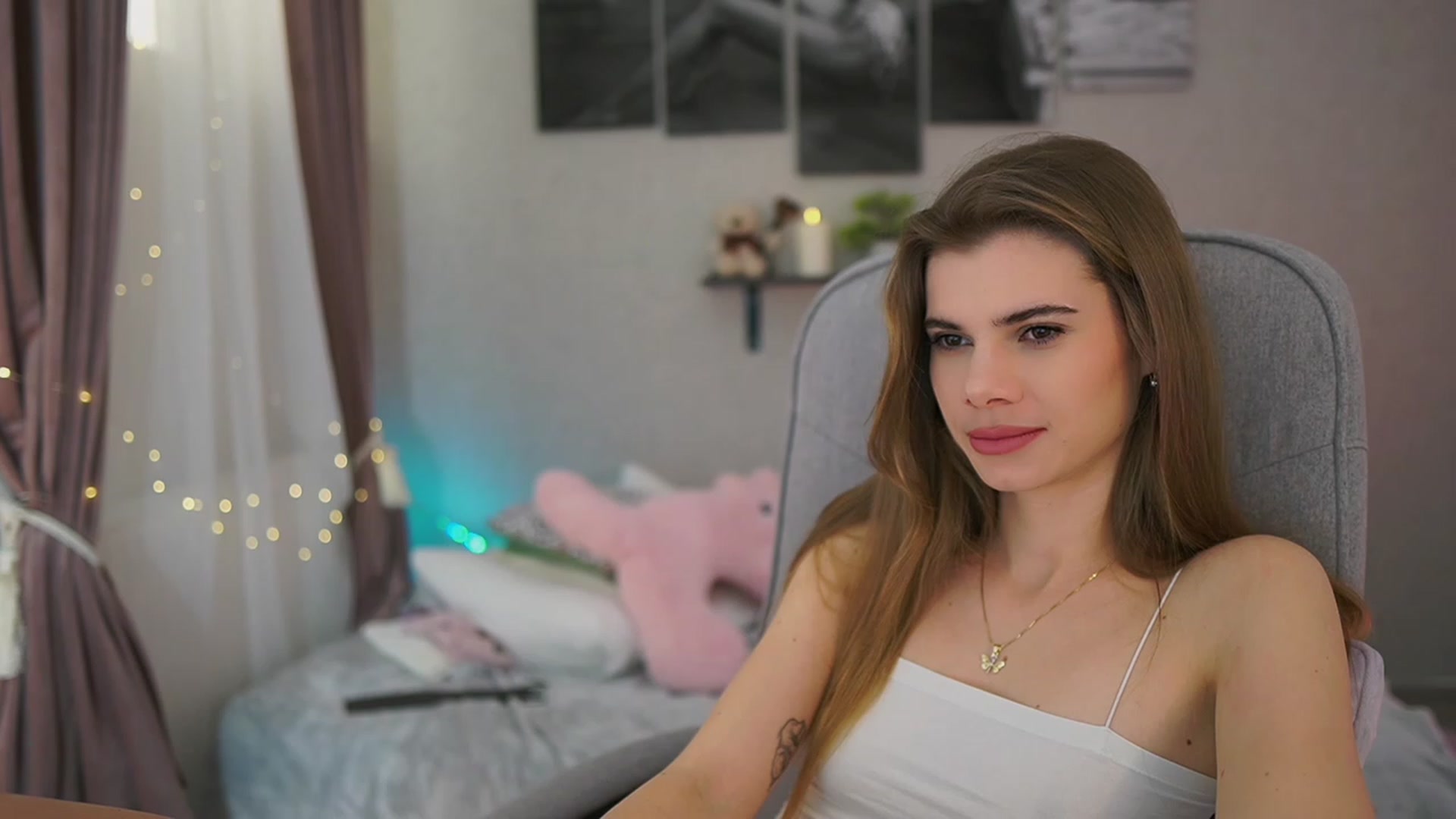 Gallery image thumbnail from RileyReid_18's myfreecams stream on, 01/21/2024, 17:23 image 6 of 20