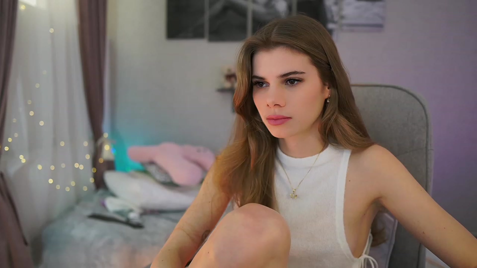 Gallery image thumbnail from RileyReid_18's myfreecams stream on, 01/25/2024, 16:24 image 5 of 20