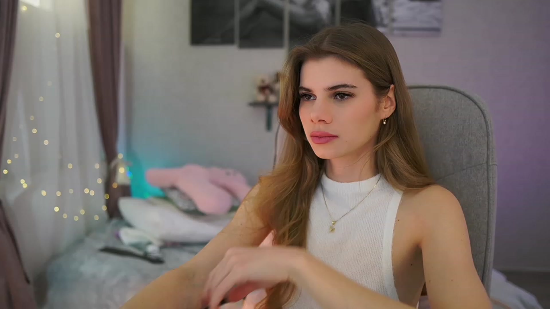 Gallery image thumbnail from RileyReid_18's myfreecams stream on, 01/25/2024, 16:24 image 6 of 20
