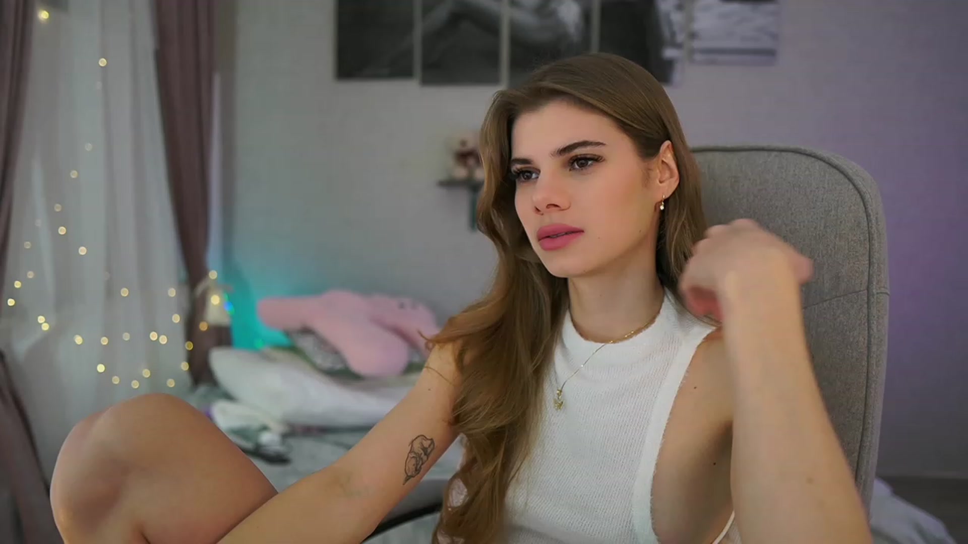 Gallery image thumbnail from RileyReid_18's myfreecams stream on, 01/25/2024, 16:24 image 2 of 20
