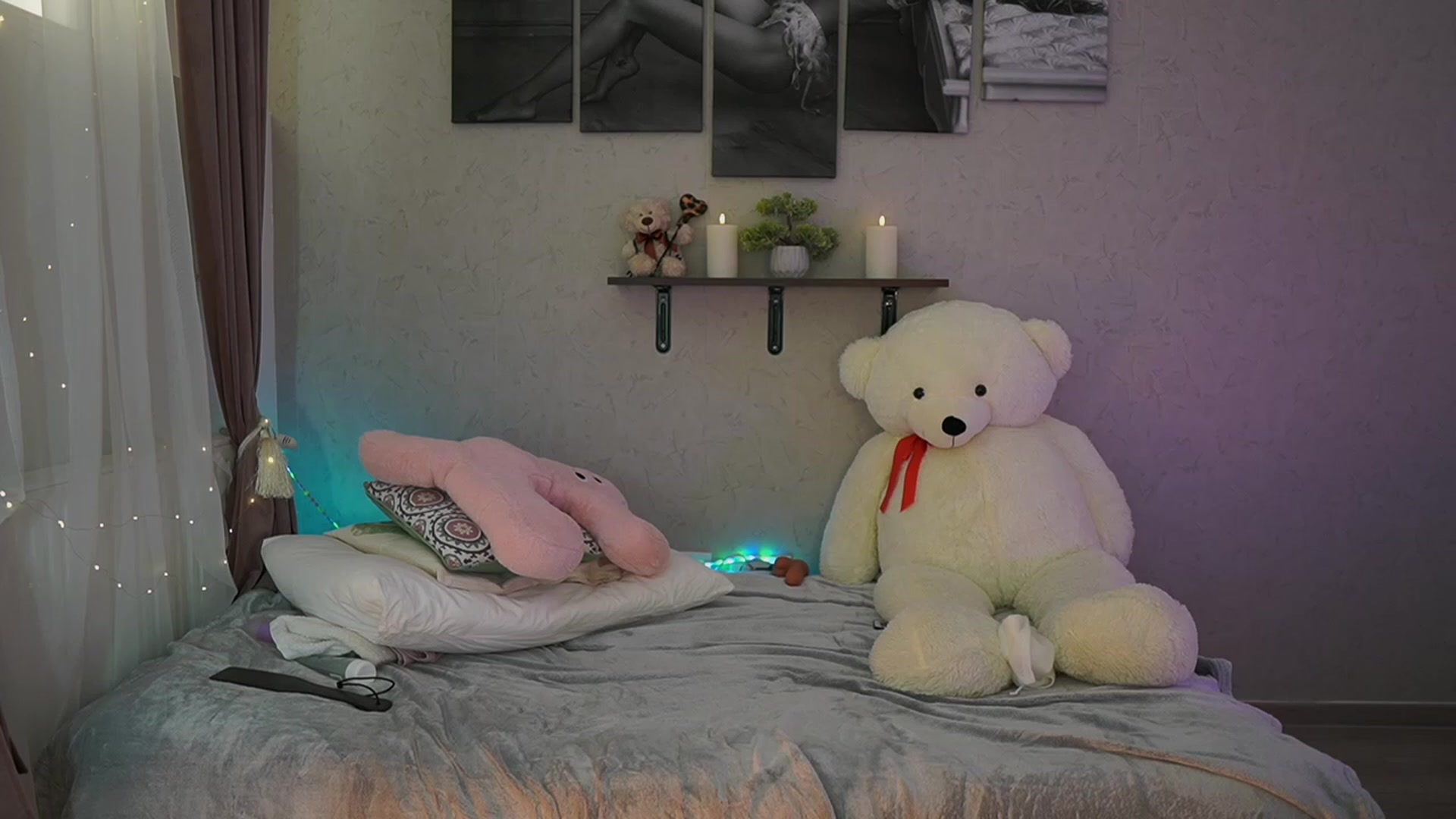 Gallery image thumbnail from RileyReid_18's myfreecams stream on, 01/25/2024, 17:23 image 14 of 20