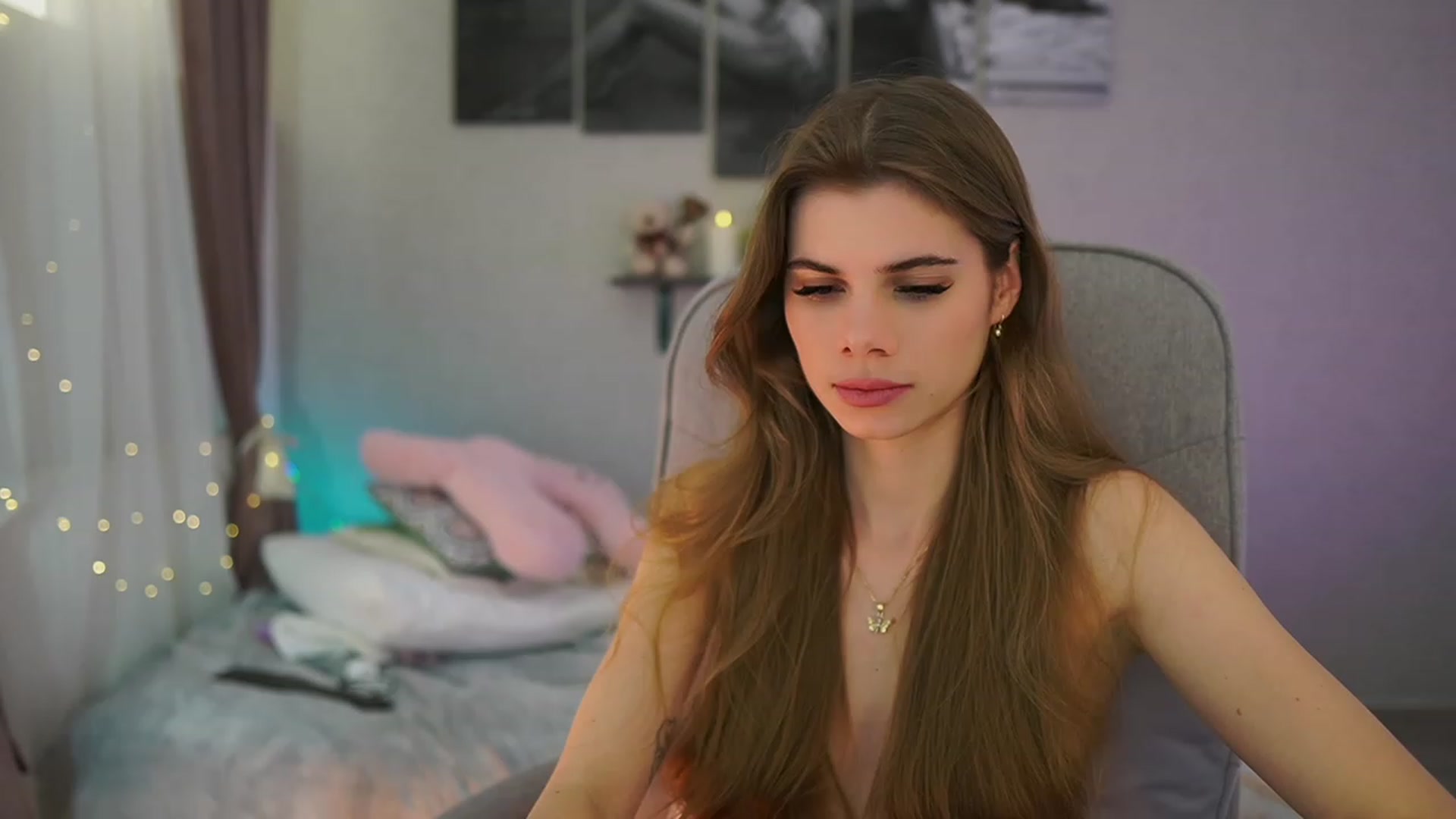Gallery image thumbnail from RileyReid_18's myfreecams stream on, 01/25/2024, 17:23 image 3 of 20