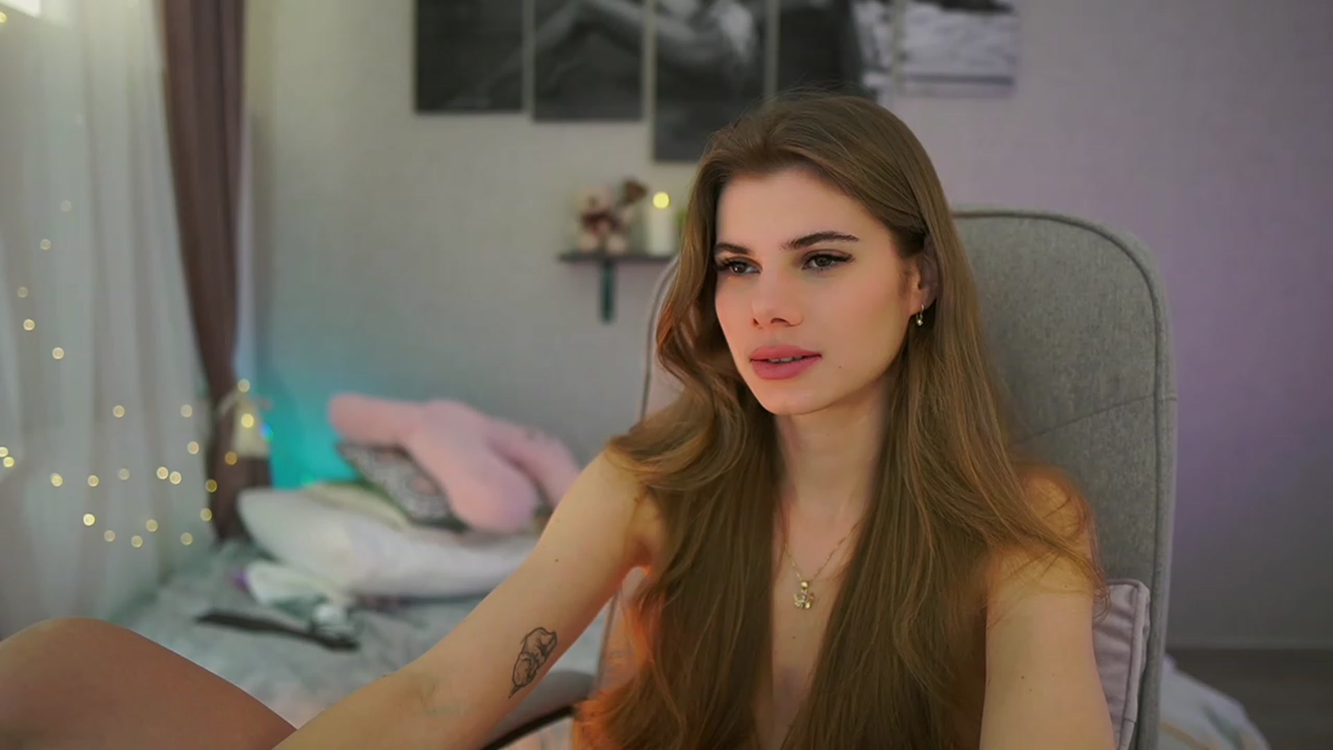 Gallery image thumbnail from RileyReid_18's myfreecams stream on, 01/25/2024, 17:23 image 5 of 20