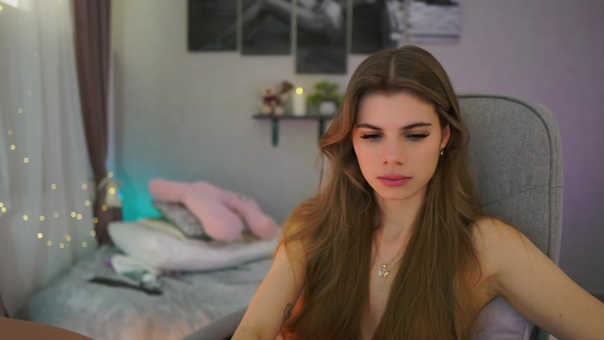 Gallery image thumbnail from RileyReid_18's myfreecams stream on, 01/25/2024, 17:23 image 7 of 20