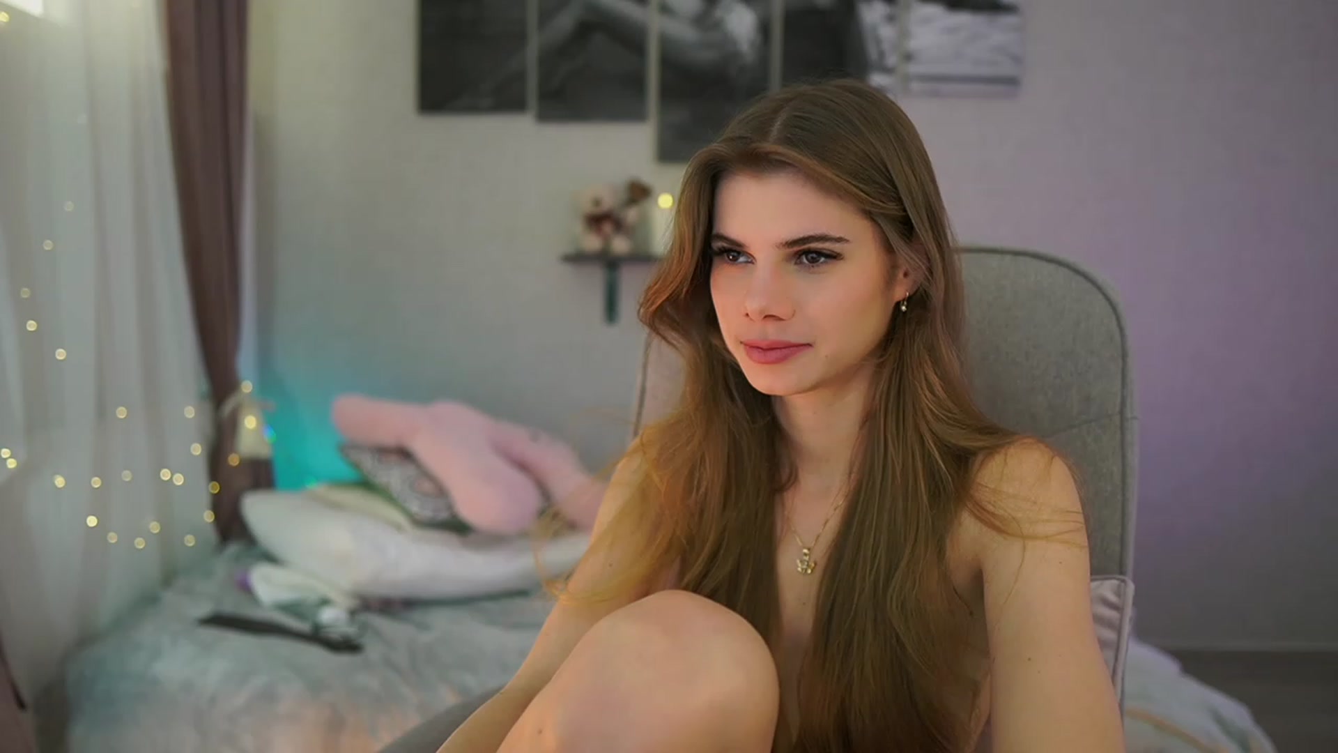 Gallery image thumbnail from RileyReid_18's myfreecams stream on, 01/25/2024, 17:23 image 10 of 20