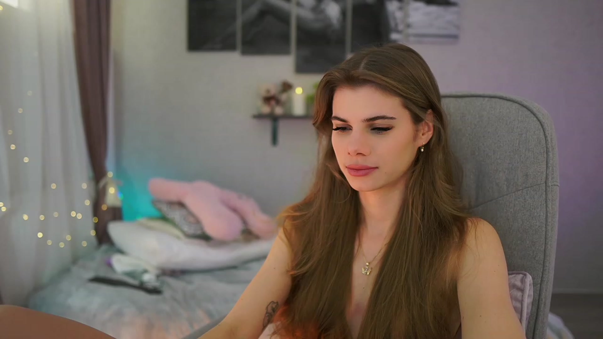 Gallery image thumbnail from RileyReid_18's myfreecams stream on, 01/25/2024, 17:23 image 6 of 20