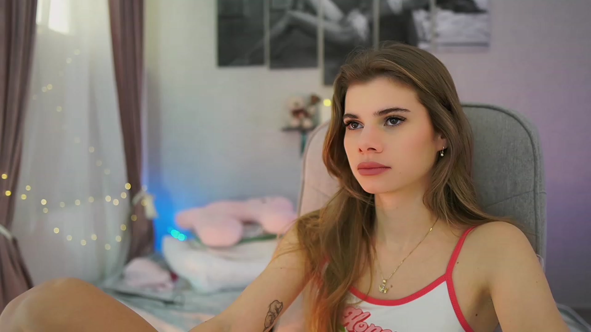 Gallery image thumbnail from RileyReid_18's myfreecams stream on, 01/27/2024, 12:28 image 1 of 20