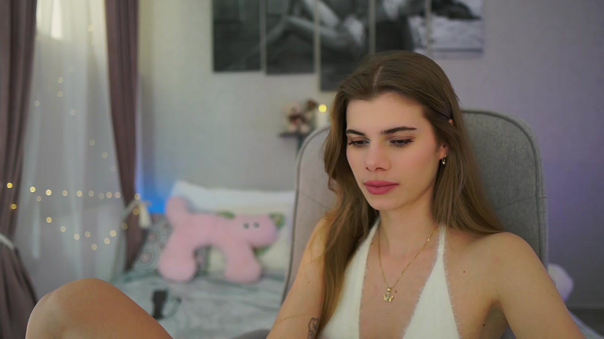 Gallery image thumbnail from RileyReid_18's myfreecams stream on, 01/31/2024, 17:48 image 10 of 20