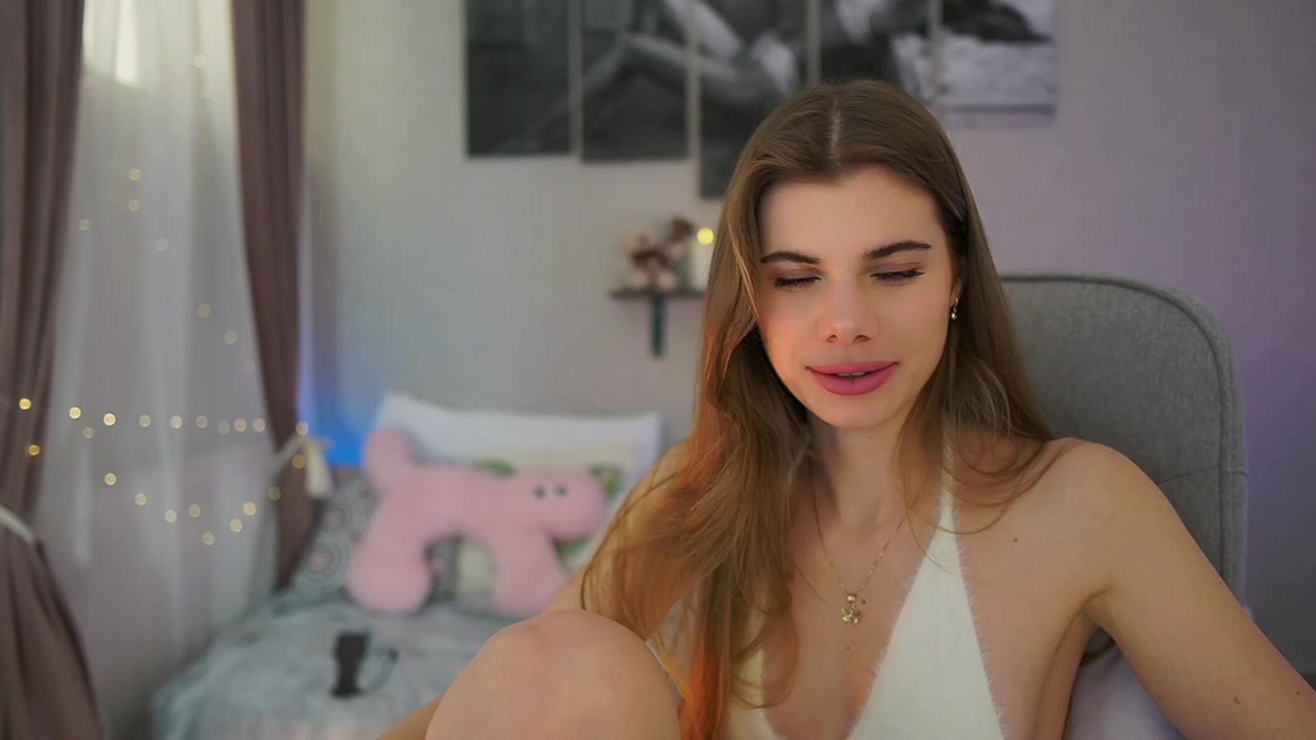 Gallery image thumbnail from RileyReid_18's myfreecams stream on, 01/31/2024, 17:48 image 7 of 20
