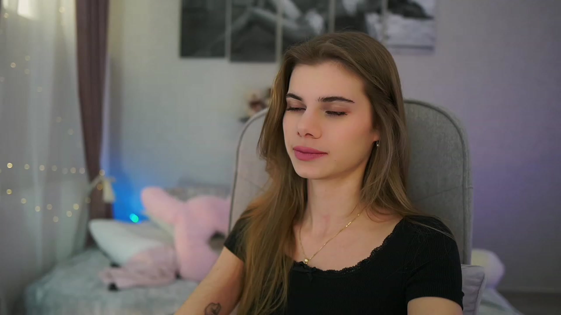Gallery image thumbnail from RileyReid_18's myfreecams stream on, 01/31/2024, 18:59 image 6 of 20