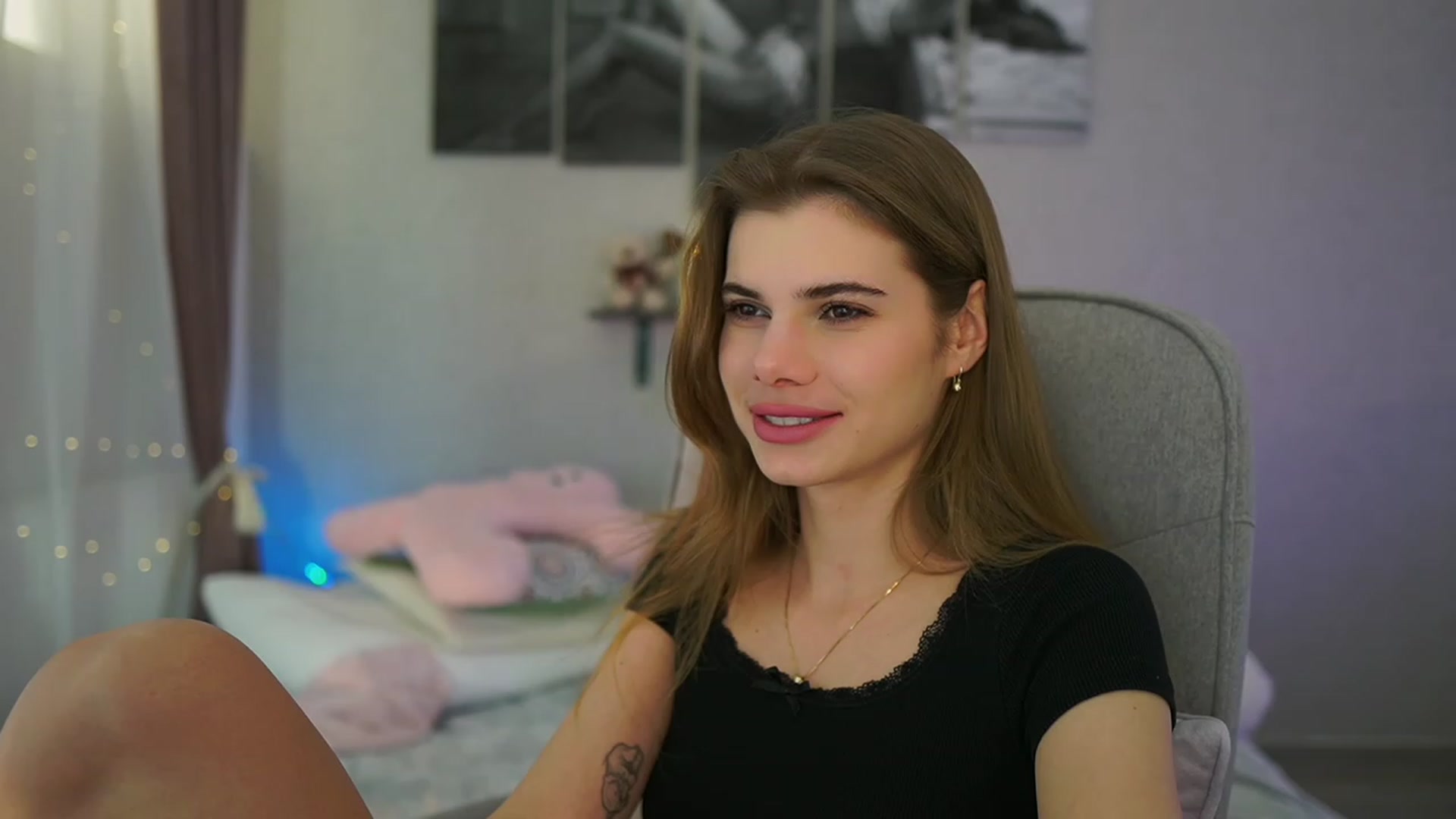 Gallery image thumbnail from RileyReid_18's myfreecams stream on, 01/31/2024, 18:59 image 10 of 20