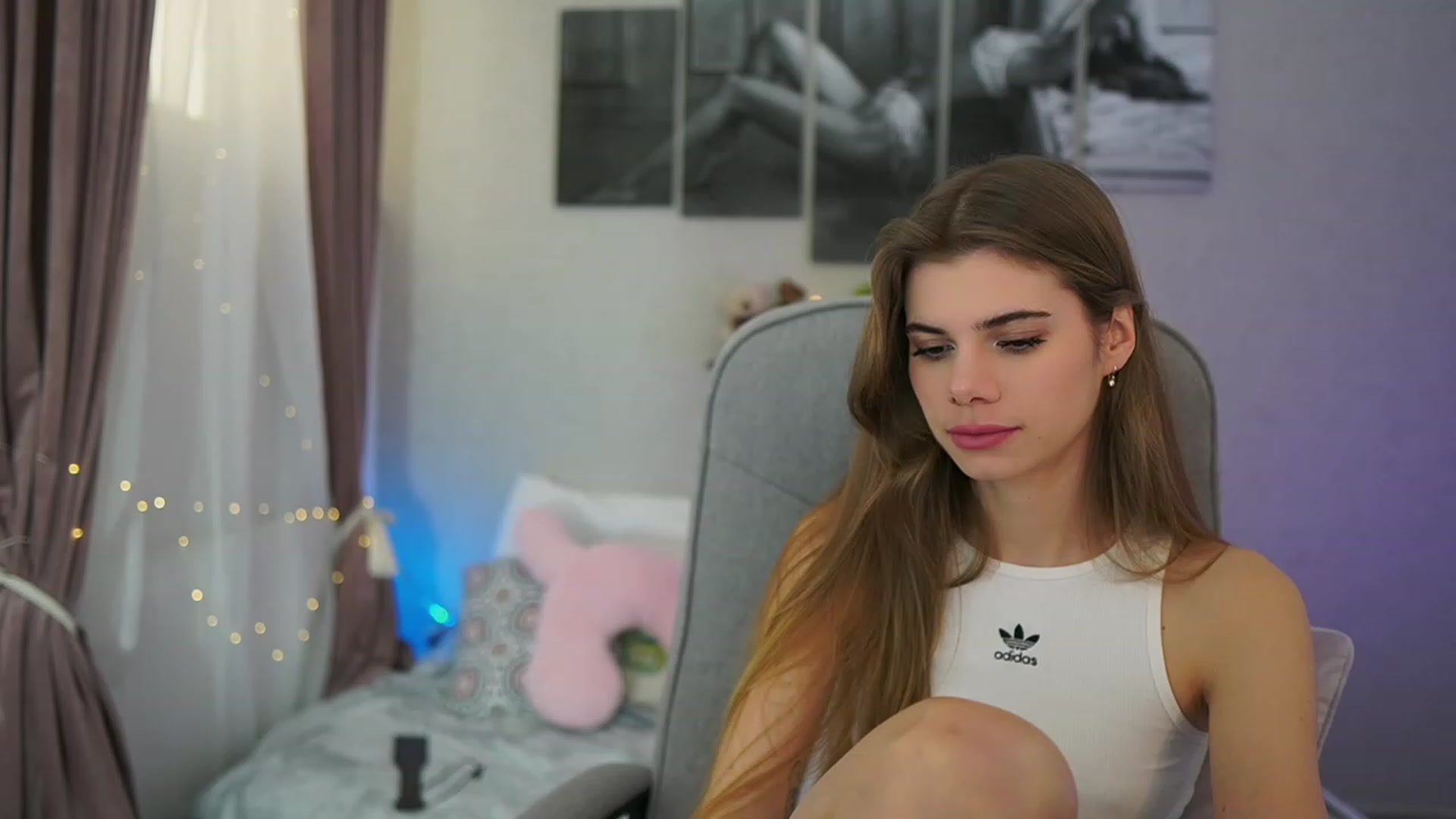 Gallery image thumbnail from RileyReid_18's myfreecams stream on, 02/01/2024, 15:35 image 16 of 20